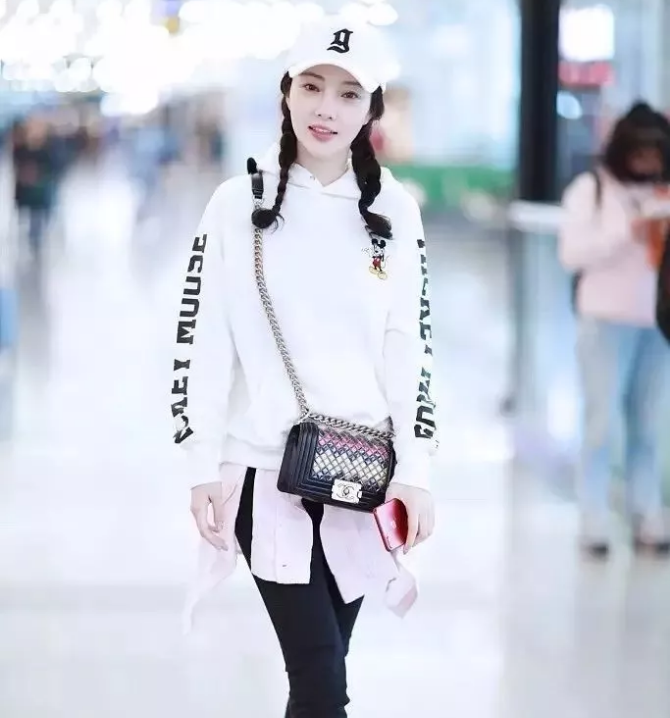今年秋冬最chic！原來(lái)短發(fā)和帽子這么配啊！