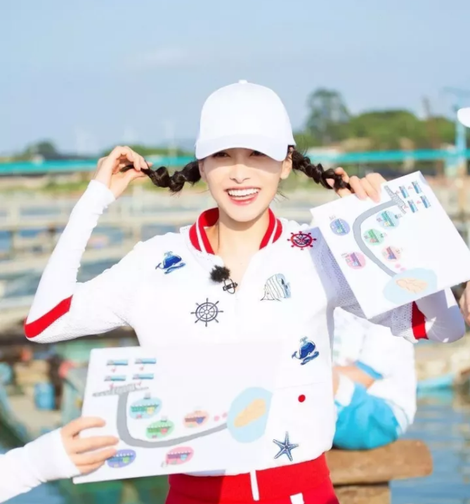 今年秋冬最chic！原來(lái)短發(fā)和帽子這么配??！