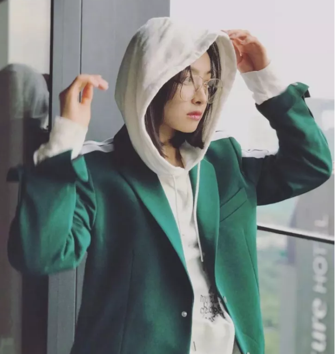 今年秋冬最chic！原來(lái)短發(fā)和帽子這么配??！
